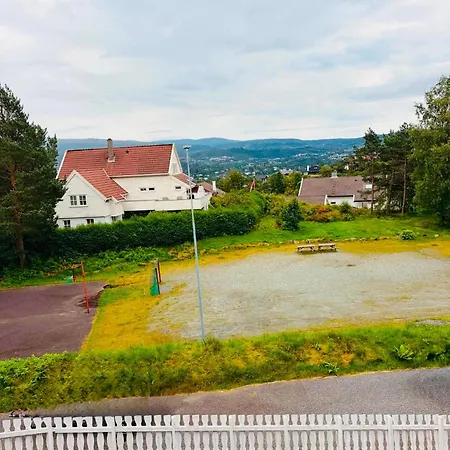 Spacious With Terrace & Car Charger Bergen