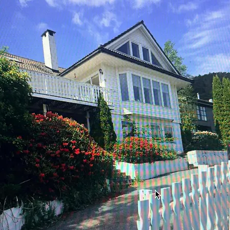 Spacious With Terrace & Car Charger Bergen