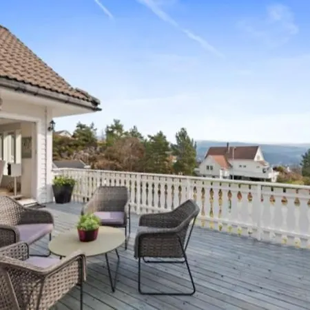 Сasa de vacaciones Spacious With Terrace & Car Charger