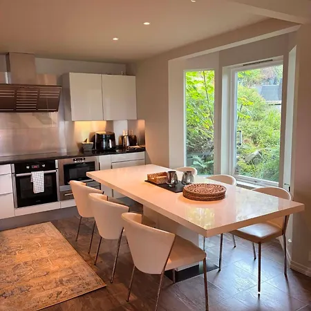 Сasa de vacaciones Spacious With Terrace & Car Charger
