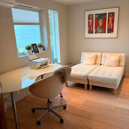 Spacious With Terrace & Car Charger Сasa de vacaciones *