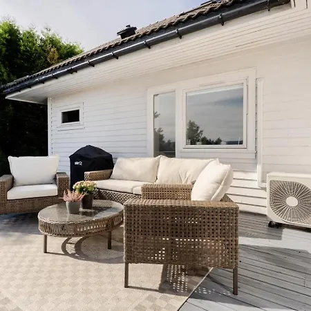 Spacious With Terrace & Car Charger Villa *