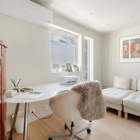 Villa Spacious With Terrace & Car Charger Bergen