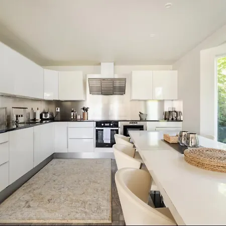 Spacious With Terrace & Car Charger Villa *
