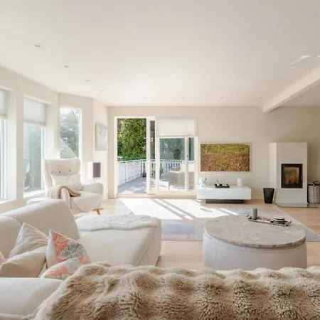 Villa Spacious With Terrace & Car Charger *