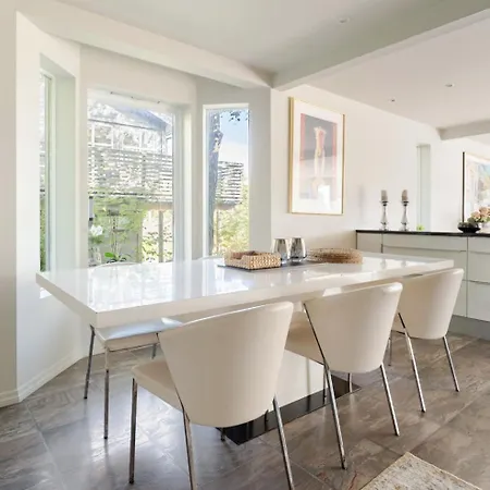 Villa Spacious With Terrace & Car Charger *