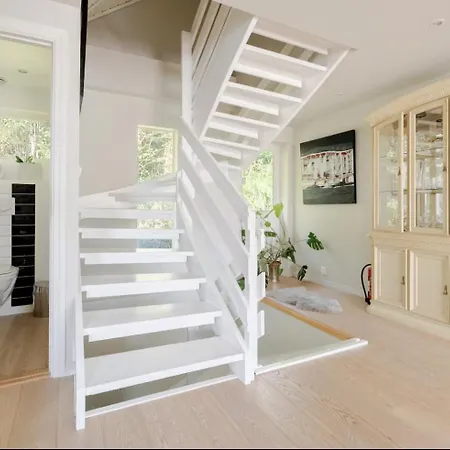 Spacious With Terrace & Car Charger Bergen